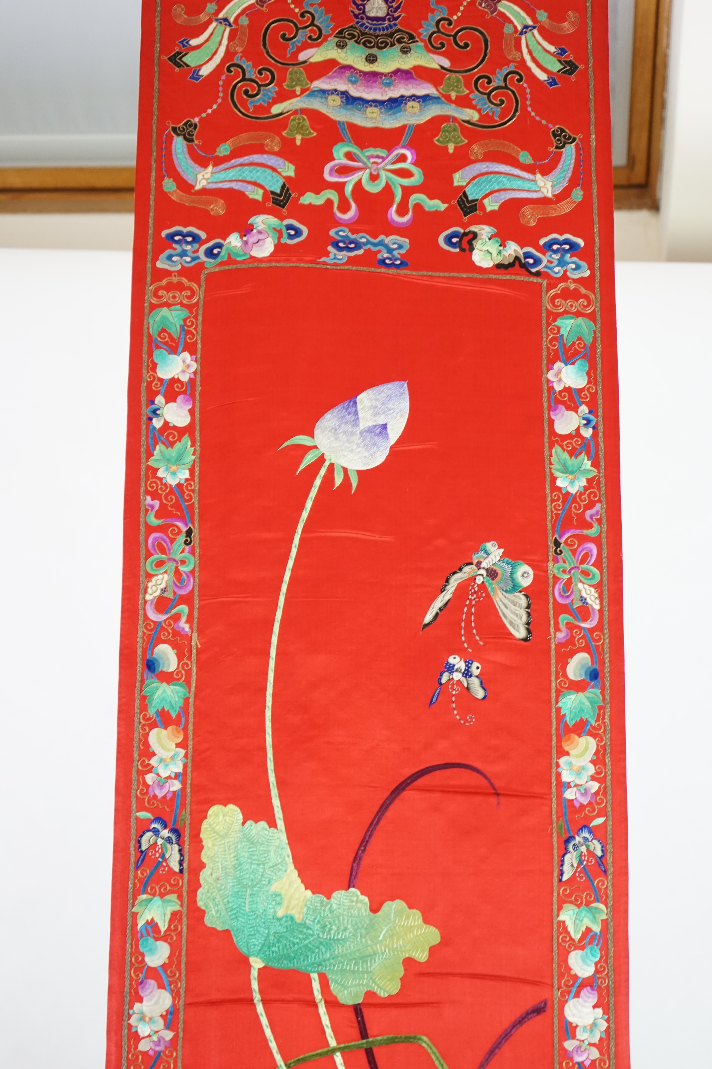 A Chinese embroidered silk wall hanging, early 20th century